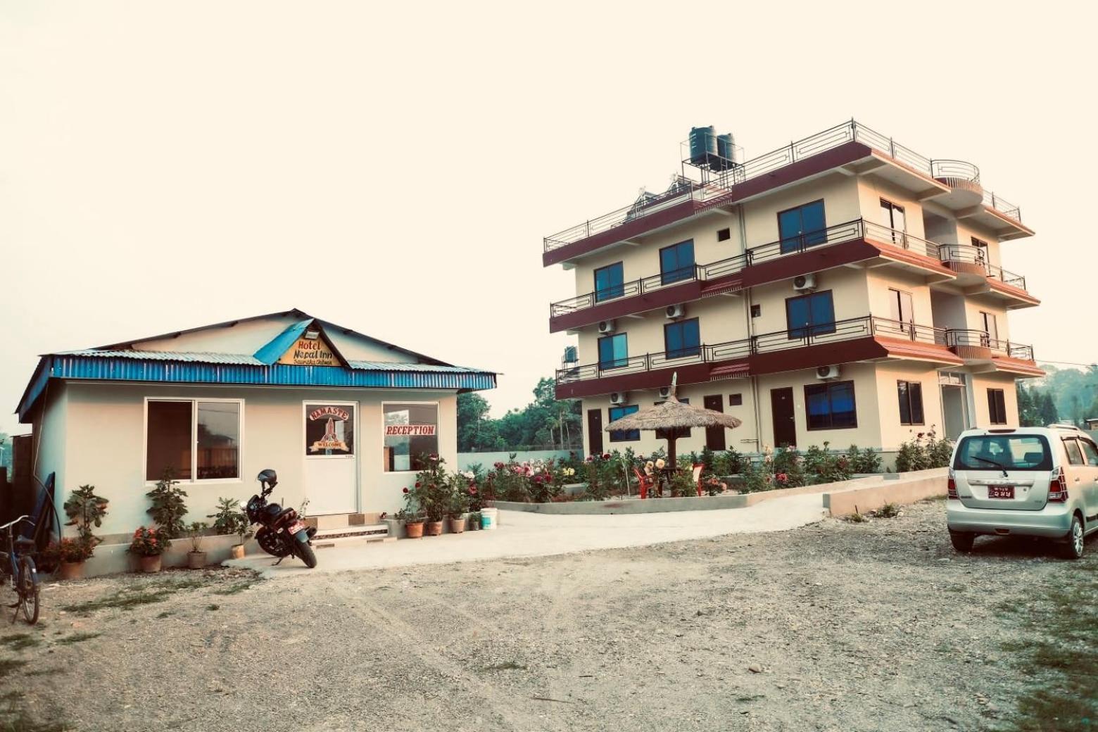 Typical Nepali Kitchen - No Pizza - No Pasta - No Problem !! Hotel Sauraha Buitenkant foto